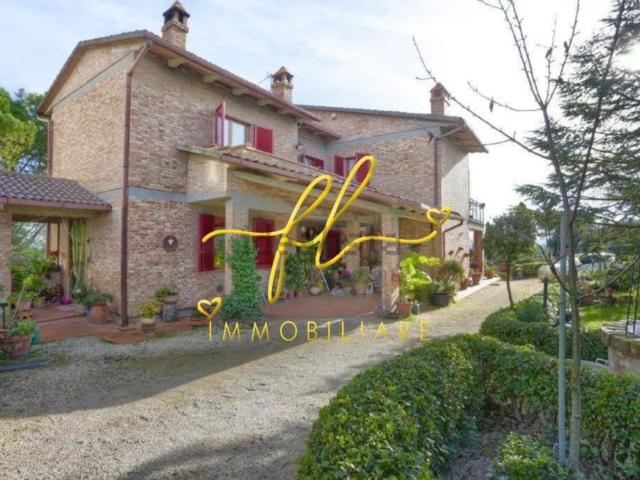 Case e ville in vendita di 340 m² in Viale della Rimembranza