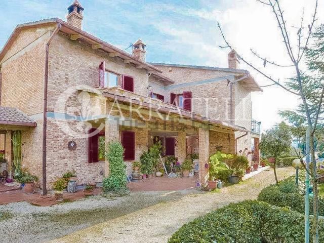 Case e ville in vendita di 340 m² in Viale della Rimembranza