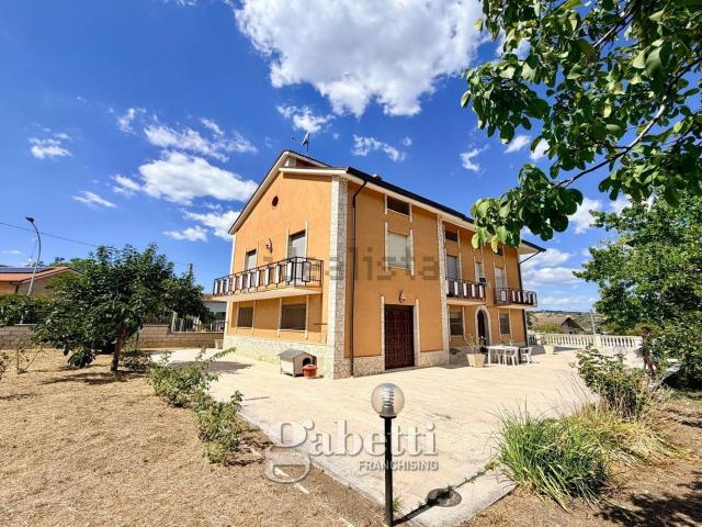 Case e ville in vendita di 340 m² in Contrada Foce