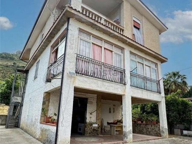 Case e ville in vendita di 340 m² in Contrada Madonna