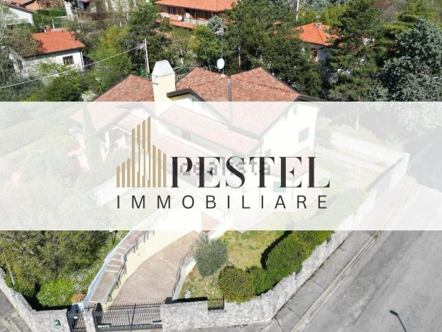 Case e ville in vendita di 340 m² in Località Sistiana