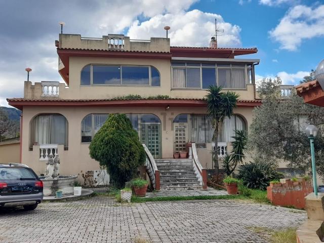 Case e ville in vendita di 340 m² in Salita Policara