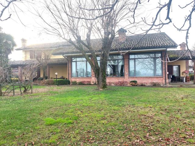 Case e ville in vendita di 340 m² in Strada Chiaviche