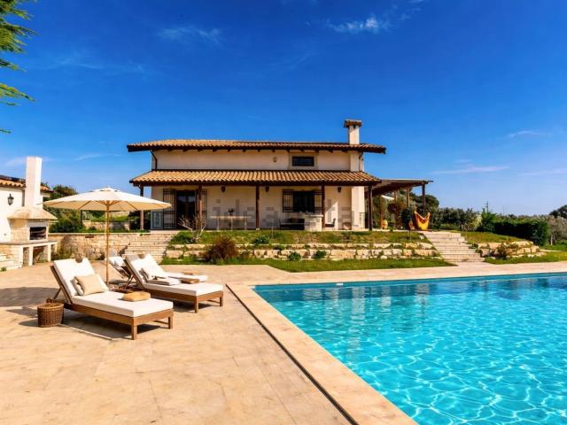 Case e ville in vendita di 409 m² in Strada Privata Contrada Carrera