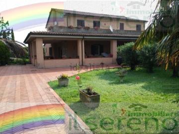Case e ville in vendita di 340 m² in Strada Provinciale delle Collacchie