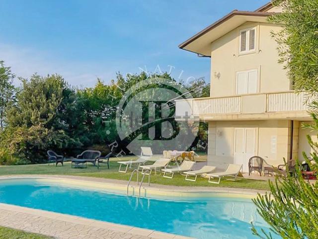 Case e ville in vendita di 341 m²
