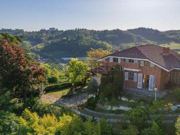 Case e ville in vendita di 341 m² in Via Mondo, 96