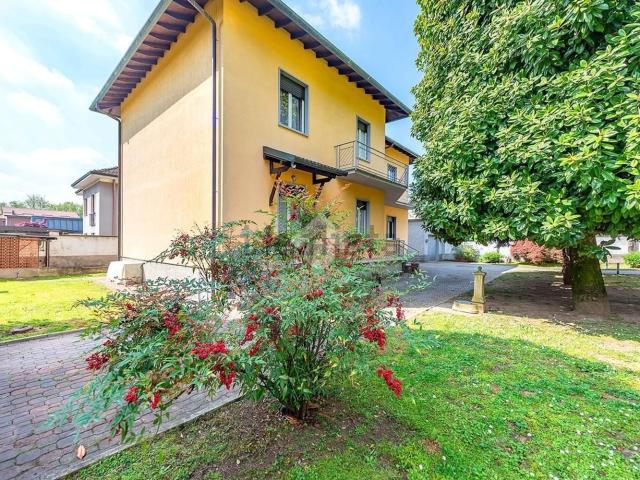 Case e ville in vendita di 341 m² in Via Sant&apos Alessandro, 120
