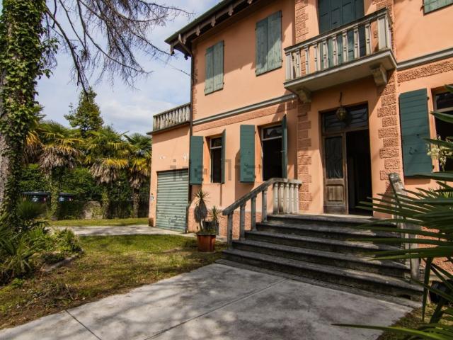 Case e ville in vendita di 341 m² in Via Riccardo Selvatico
