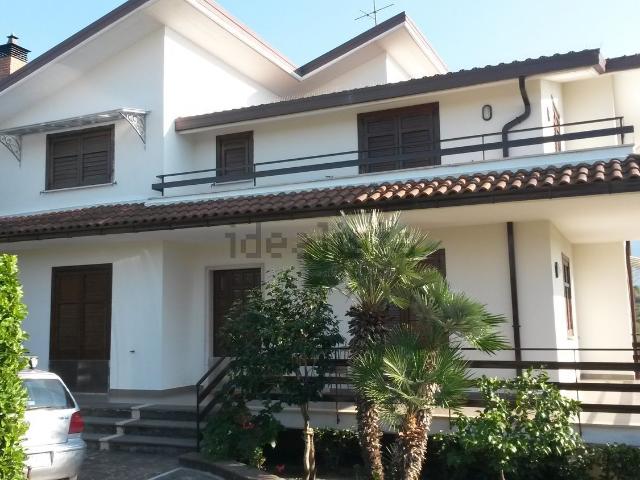 Case e ville in vendita di 341 m² in Contrada bosco