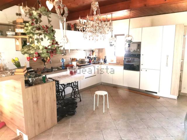 Case e ville in vendita di 341 m² in Strada Biola
