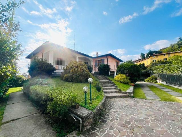 Case e ville in vendita di 342 m² in Via Alessandro Frugoni