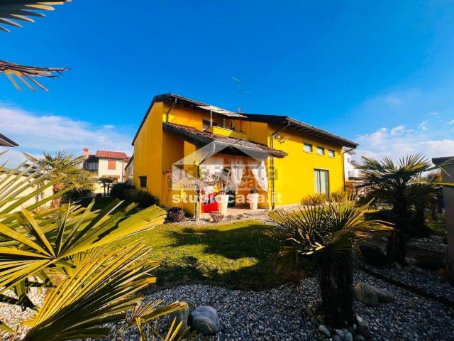 Case e ville in vendita di 342 m² in Via Giosuè Carducci