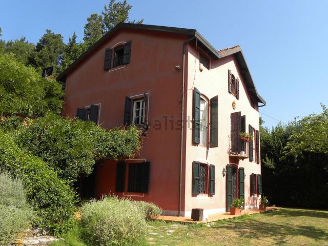 Case e ville in vendita di 342 m² in Via Santa Maria del Giudice, 688