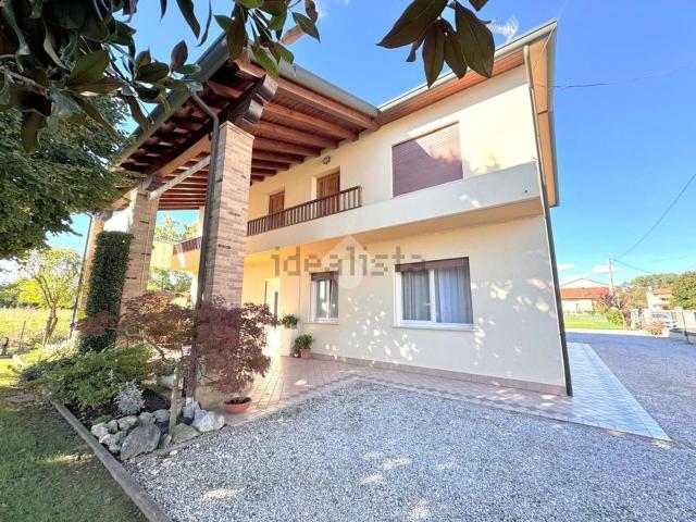 Case e ville in vendita di 342 m² in Via Zignol, 5