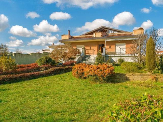 Case e ville in vendita di 342 m² in Viale Europa, 14