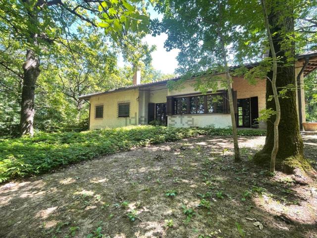 Case e ville in vendita di 343 m² in Via Capanna