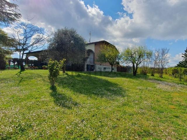 Case e ville in vendita di 343 m² in Via Maiatico