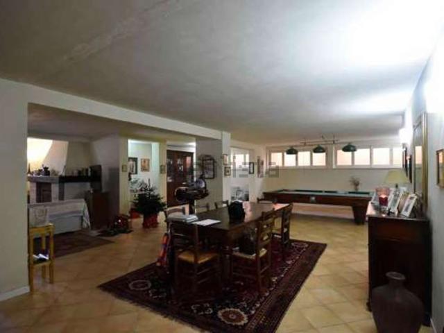 Case e ville in vendita di 343 m² in Via Pescara