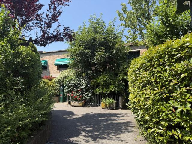 Case e ville in vendita di 343 m² in Via Venezia
