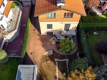 Case e ville in vendita di 343 m² in Vicolo Edmondo de Amicis, 10