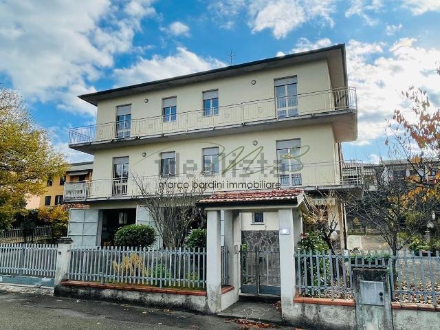 Case e ville in vendita di 343 m² in Strada Magnana