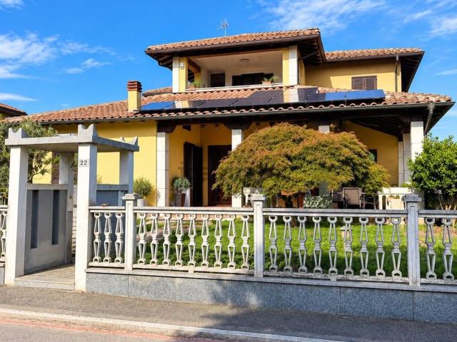 Case e ville in vendita di 344 m² in Via Alcide de Gasperi