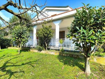 Case e ville in vendita di 344 m² in Via dei Tigli