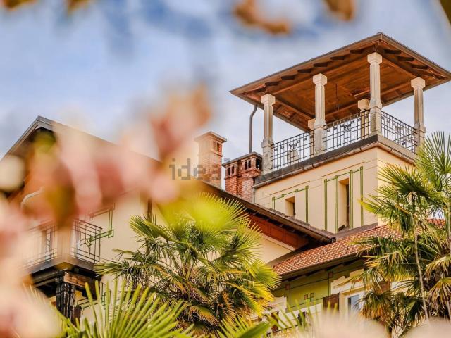 Case e ville in vendita di 344 m² in Via Marinoni