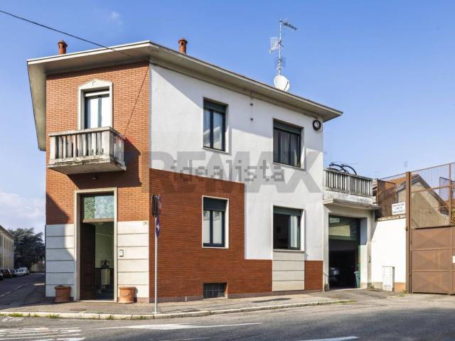 Case e ville in vendita di 344 m² in Piazza XXV Aprile, 9