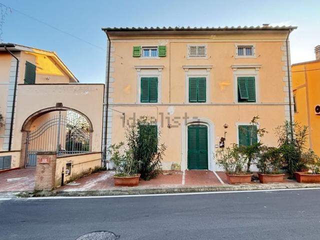 Case e ville in vendita di 345 m² in Via G. Toniolo, 182