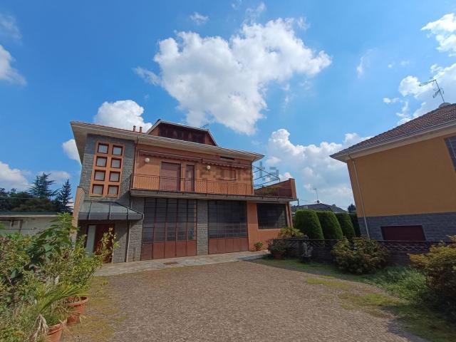 Case e ville in vendita di 345 m² in Via G. Matteotti