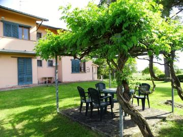 Case e ville in vendita di 345 m² in Via delle Azalee San Pierino