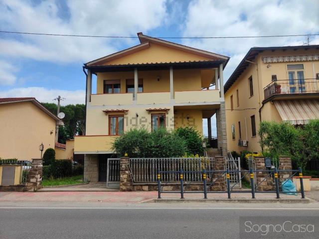 Case e ville in vendita di 345 m² in Via Sant&apos Angelo, 322