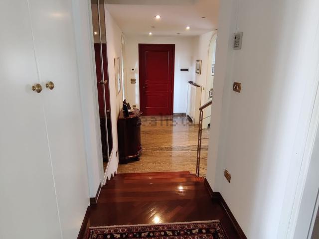 Case e ville in vendita di 345 m² in Via XXV Aprile