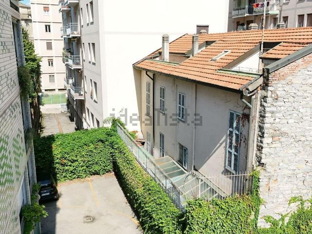 Case e ville in vendita di 345 m² in Viale Varese, 73