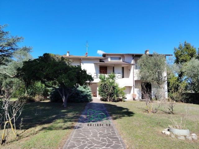 Case e ville in vendita di 345 m² in Località Falcineto, 120