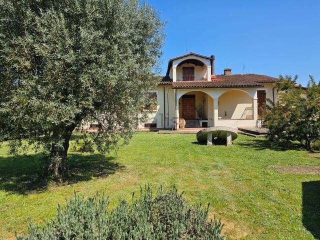 Case e ville in vendita di 345 m² in Località Libbia, 56