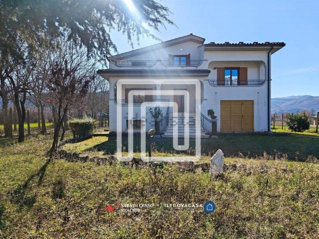 Case e ville in vendita di 345 m² in Piazza G.Garibaldi