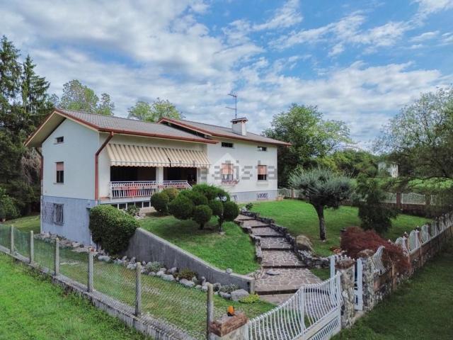Case e ville in vendita di 345 m² in Piazza della Chiesa, 1