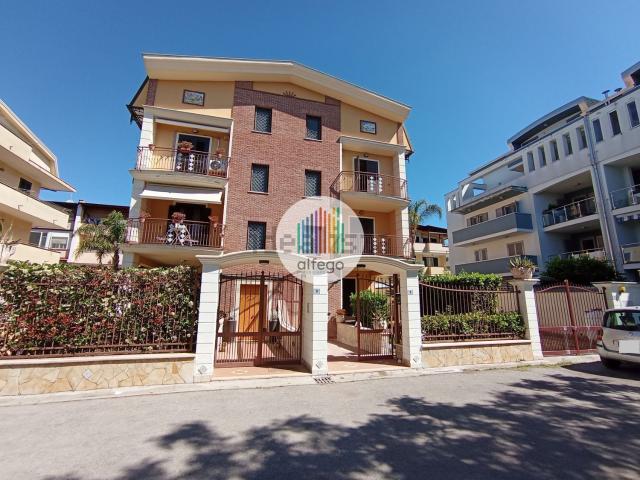 Case e ville in vendita di 346 m² in Via dell&apos Orizzonte