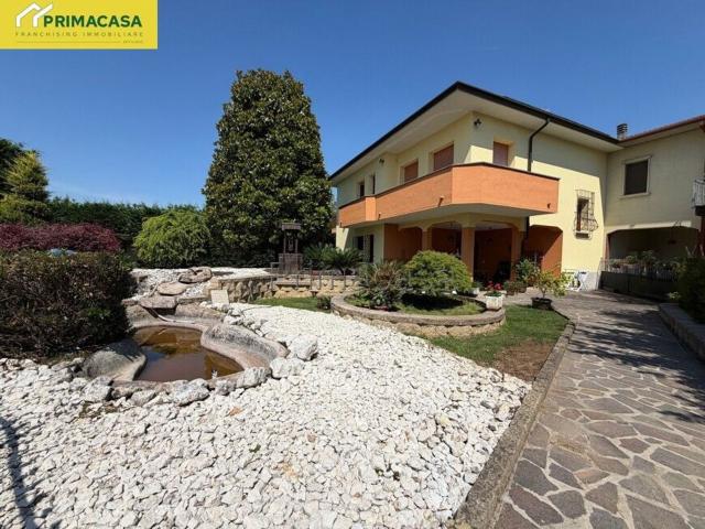 Case e ville in vendita di 346 m² in Via Roma