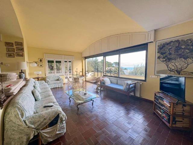 Case e ville in vendita di 347 m² in Via della Rotonda