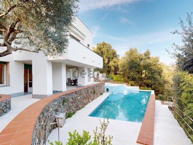 Case e ville in vendita di 347 m² in Via della Rotonda, 22