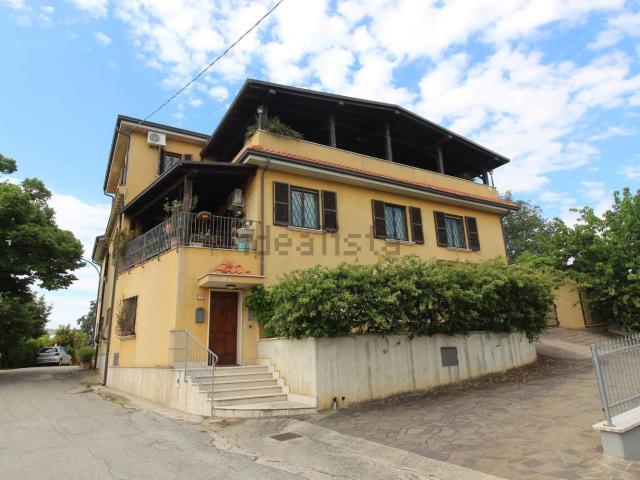 Case e ville in vendita di 378 m² in Via Vallicella, 49