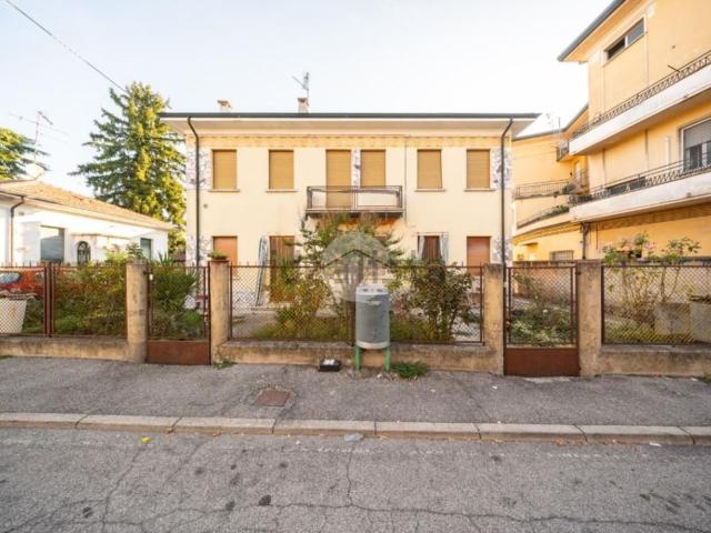 Case e ville in vendita di 347 m² in Piazza della Vittoria, 4