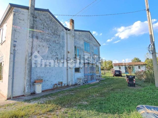 Case e ville in vendita di 3481 m² in Via Zona Industriale, 129