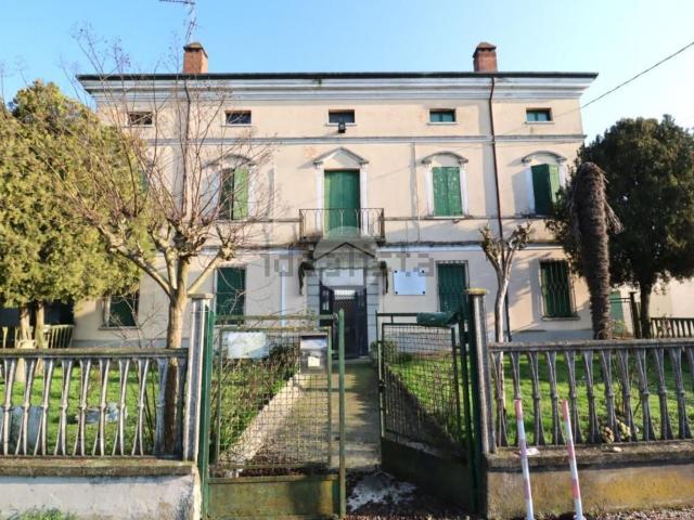 Case e ville in vendita di 348 m² in Via Colonna, 33