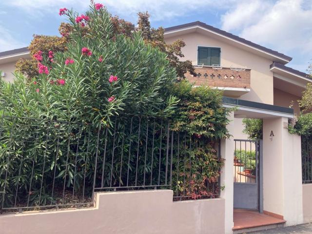 Case e ville in vendita di 348 m² in Via cartesio, 44