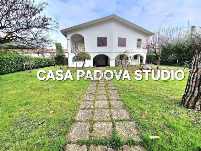 Case e ville in vendita di 348 m² in Via Guglielmo Marconi